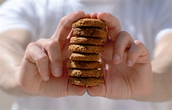 Carob and wild fennel biscuits